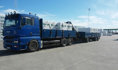 Перевозка газобетона H+H манипулятором с прицепом.
