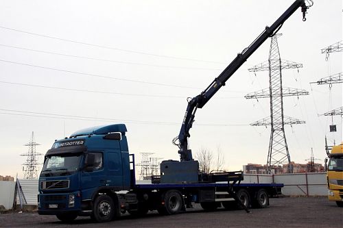 Манипулятор- шаланда. Грузоподъемность борта 20 тонн.