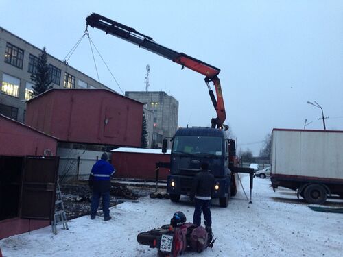 Аренда манипулятора с восьми тонной стрелой в Санкт-Петербурге.